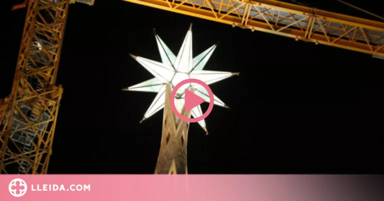 ⏯️ La Sagrada Família il·lumina l'estrella de 12 puntes de la torre de la Mare de Déu