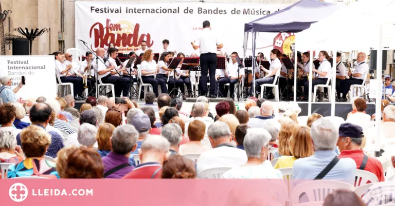 El 'Fem Banda' acomiada una edició de música al carrer amb plena ocupació