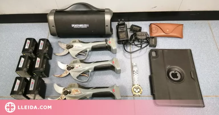 Una conductora és assistida per haver sortit d'una carretera al Poal i acaba detinguda per tràfic de drogues