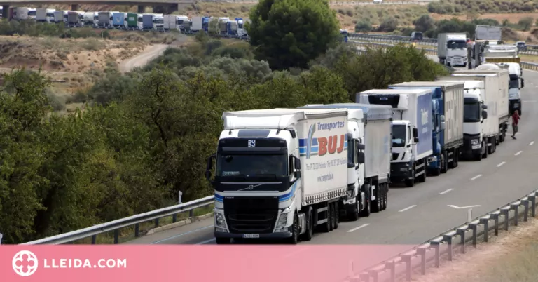 ⏯️ Cues quilomètriques a l'AP-2 per la sortida de la via d'un camió a les Garrigues