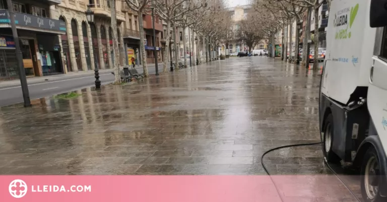 Actuacions de neteja intensiva a diferents carrers de Lleida