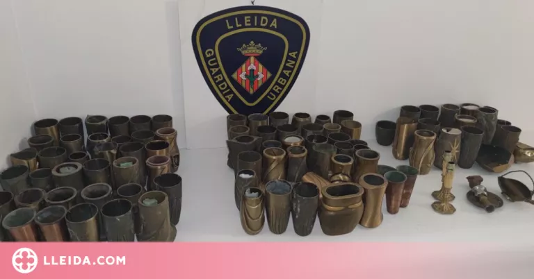 Troben 85 gerros i objectes funeraris sostrets del cementiri en una ferralleria de Lleida