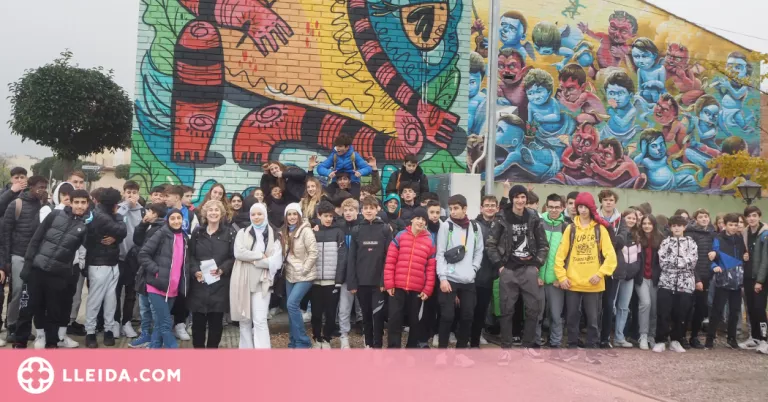 Prop de 120 alumnes de Barcelona visiten els murals de Torrefarrera Street Art Festival
