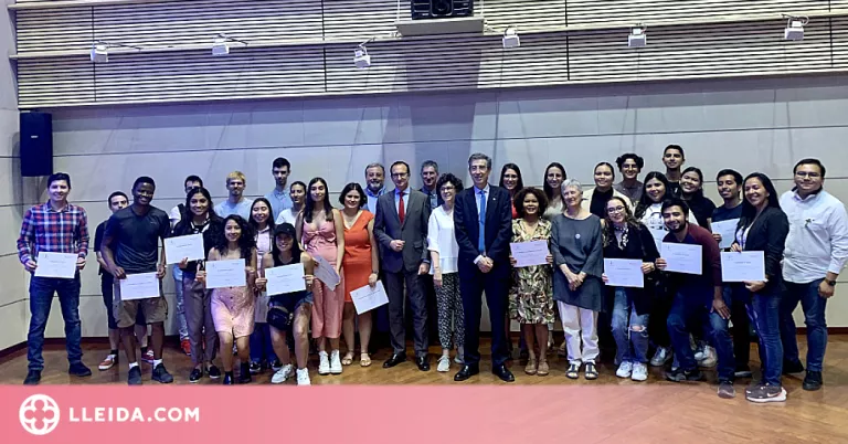 Una cinquantena d'alumnes, becats per a estudiar a la UdL