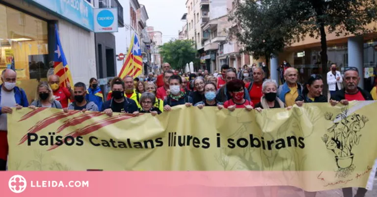 Centenars de persones reivindiquen el llegat de l'1-O en la Marxa de Ponent