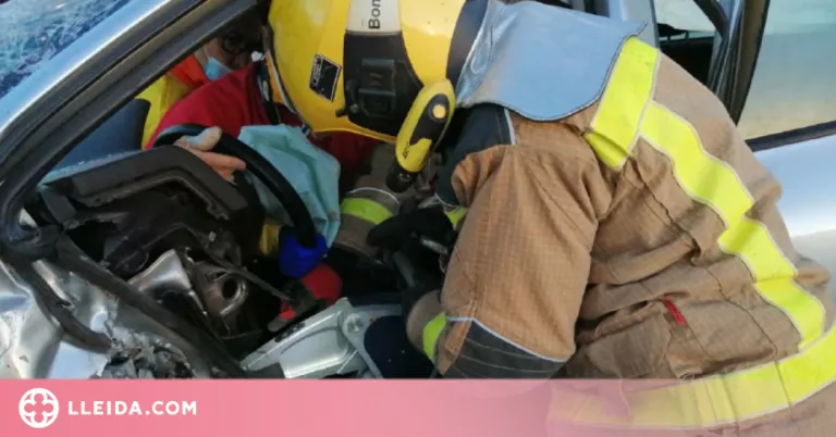 Ferides dues persones en un accident a Tèrmens entre dos cotxes