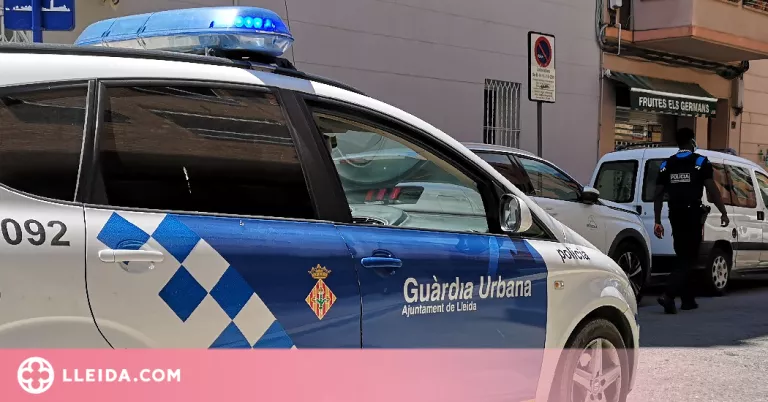 Els clients d'un bar de Lleida redueixen un home que els amenaçava amb un ganivet