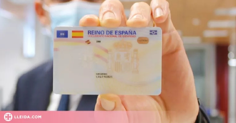 Denuncien el “col·lapse” en les cites per obtenir o renovar el DNI i el passaport