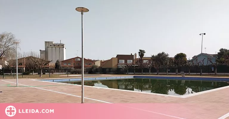Finalitzen les obres de pavimentació del perímetre de les piscines municipals de Bellpuig