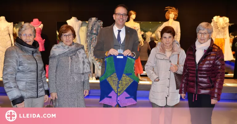Cinquanta-quatre creacions competiran en el 58è Concurs de Vestits de Paper a Mollerussa