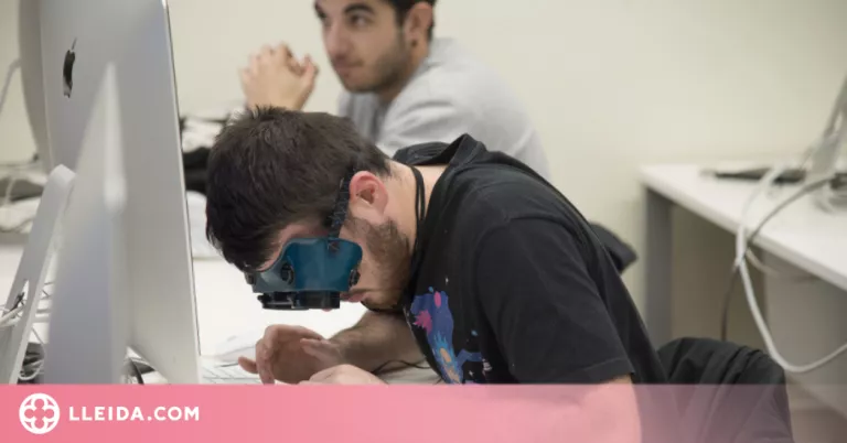"Tecnologia a cegues" a la UdL per posar-se a la pell de persones amb discapacitat visual