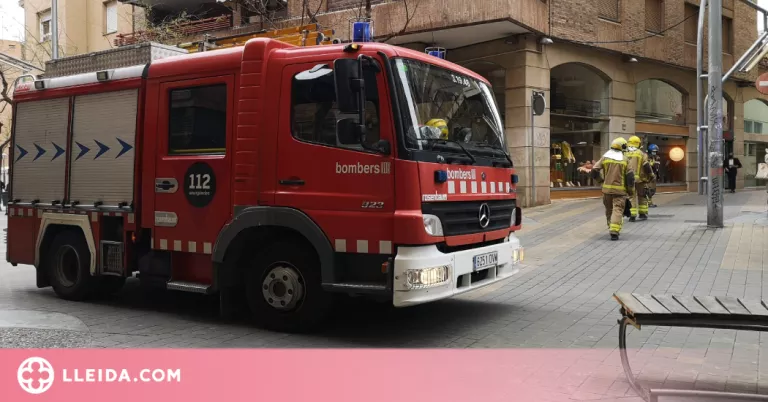 Alerta per una forta olor de cremat en una botiga de la Zona Alta de Lleida