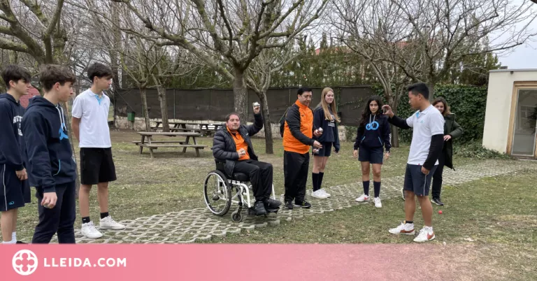 Vint usuaris del Centre d'Atenció Diürna d'Aspid participen en una jornada multiesportiva