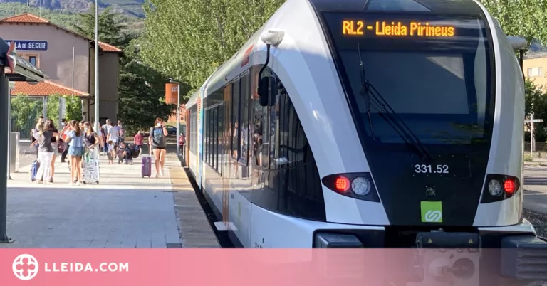 Un arbre a la via interromp la línia de tren entre Lleida i la Pobla de Segur