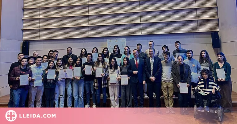 Prop de 60 alumnes han rebut enguany un ajut econòmic per a estudiar a la UdL