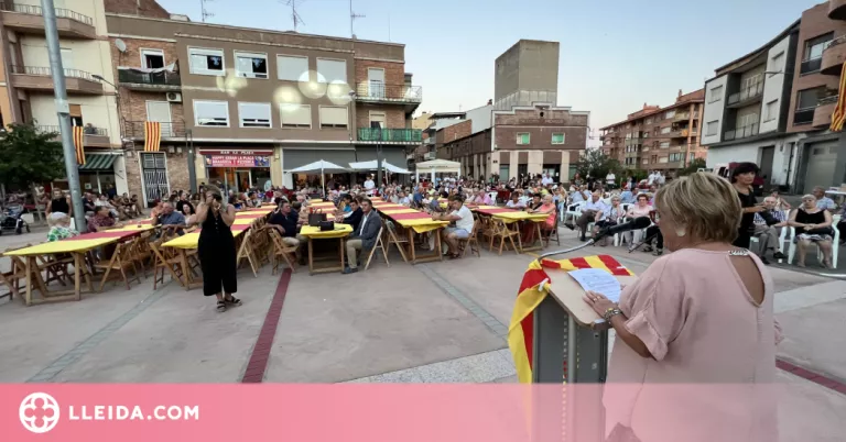 Almenar inaugura la recentment remodelada Plaça Onze de Setembre