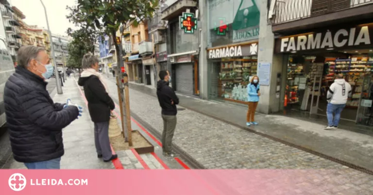 Testos d'antígens generalitzats i periòdics a les farmàcies, si així ho vol el Govern