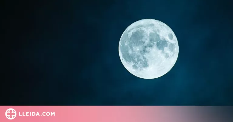Superlluna de les flors: què és i on veure-la?