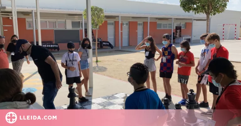 Robòtica i escacs a l’escape room per a joves de l’Estiu de Joc 2