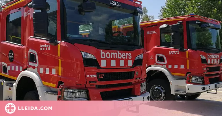 Crema una nau industrial a la carretera d'Artesa a Lleida
