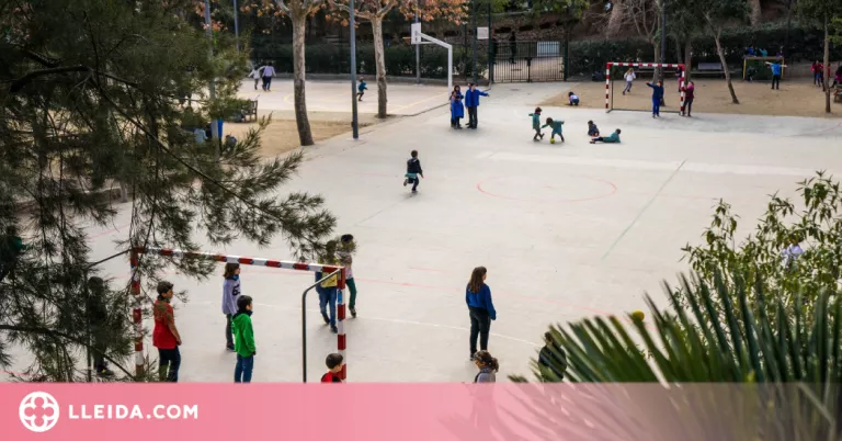 Només el 14% dels alumnes de secundària i el 35% dels de primària parlen català al pati