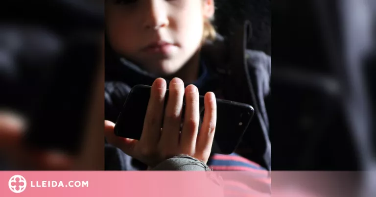 Un de cada tres adolescents fa un ús problemàtic d'internet