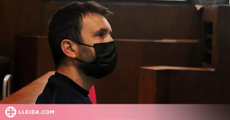Inhabiliten sis mesos a Pau Juvillà per no retirar llaços grocs de la Paeria