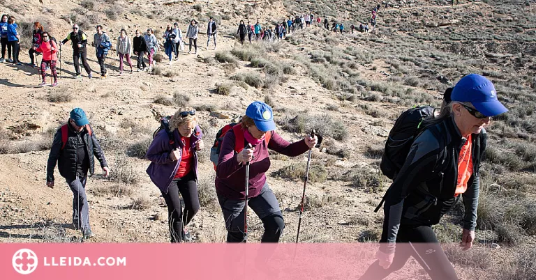 Unes 600 persones participen en la Caminada Popular d'Aitona