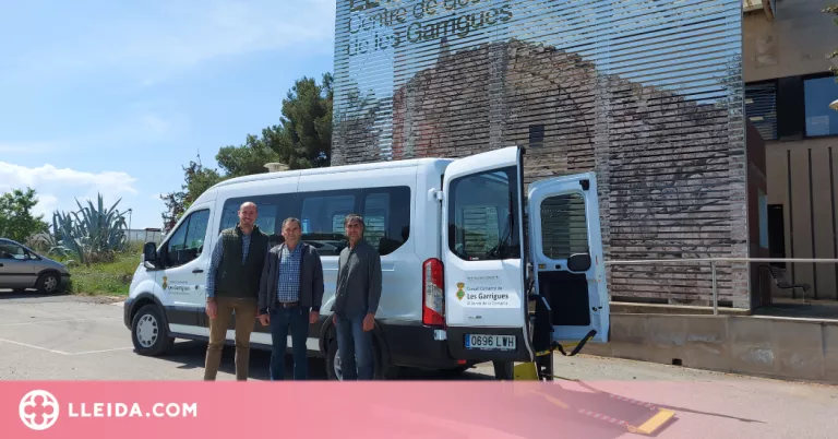 Nou vehicle adaptat a les Garrigues per al trasllat de gent gran als centres de dia