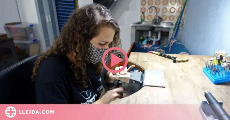 ⏯️ Una jove pallaresa confecciona joies inspirant-se en les muntanyes i la ramaderia