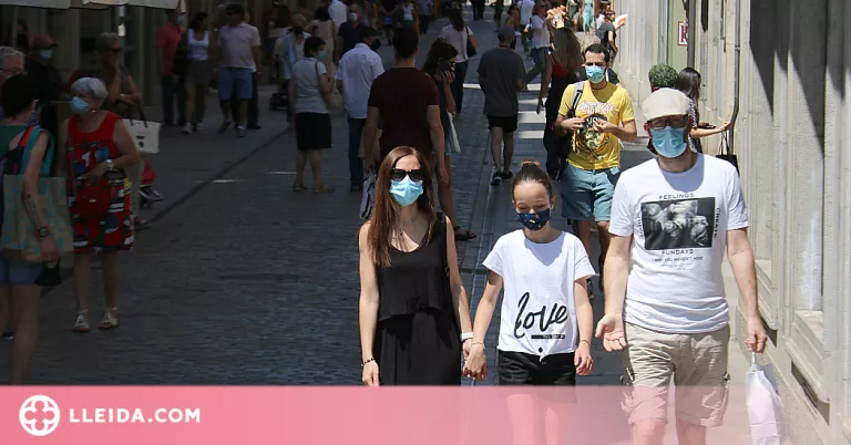 Europa es treu la mascareta a l'exterior pel descens de contagis de covid-19