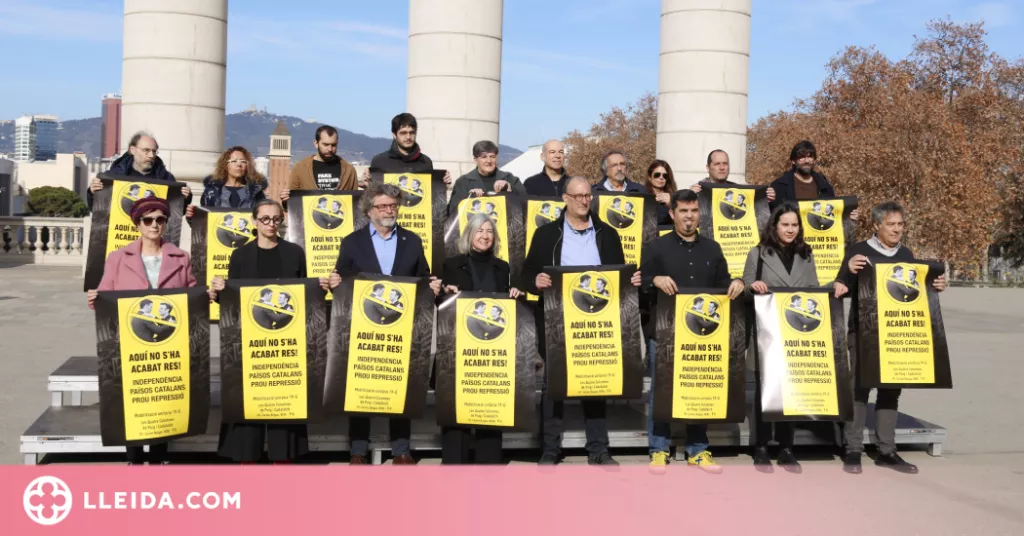 Milers d'independentistes davant del MNAC per protestar contra la cimera hispano-francesa