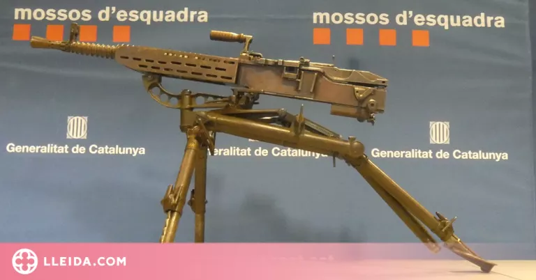 Detingut per tenir una metralladora de la Segona Guerra Mundial amagada a casa
