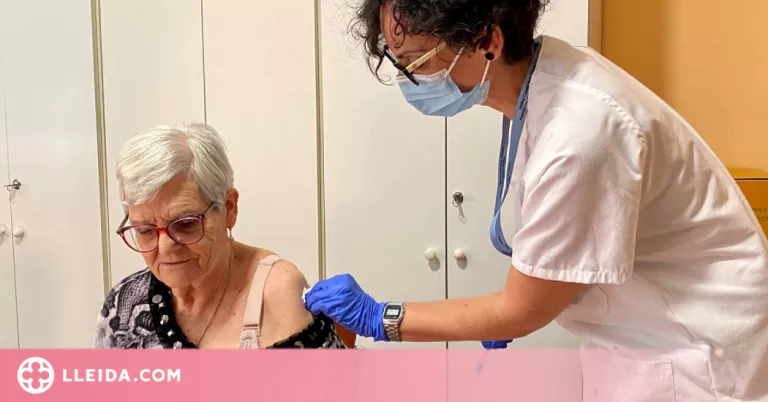 Tret de sortida a la campanya de vacunació contra la grip i la quarta dosi contra la Covid-19 a Lleida