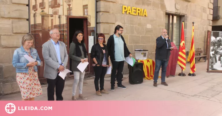 Cervera col·loca plaques commemoratives amb motiu del 5è aniversari del referèndum de l'1-O
