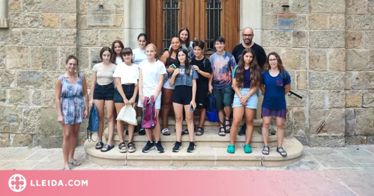 Una trentena de joves participen al camp de treball de la Pobla de Segur