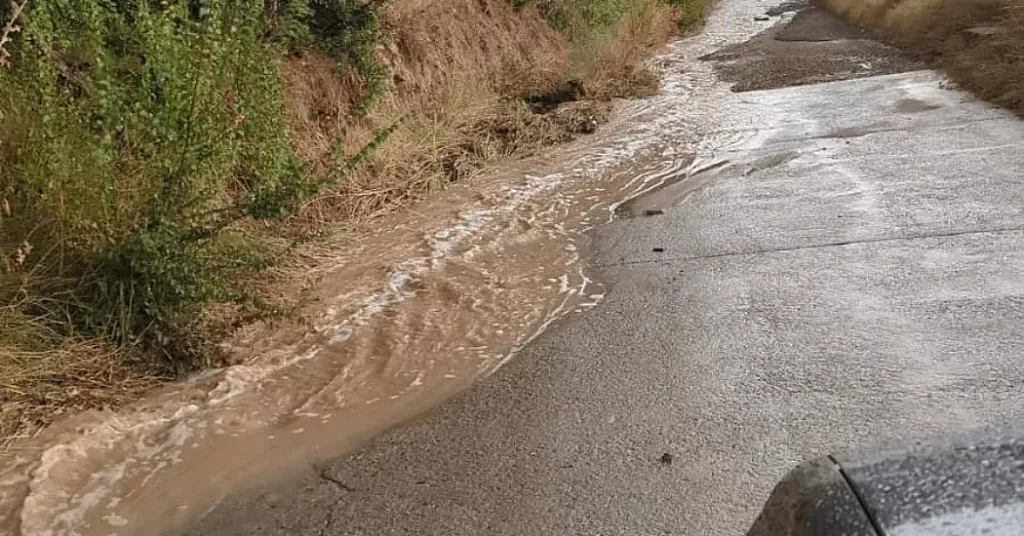 Una tempesta a Ponts causa desperfectes a la majoria dels carrers del poble
