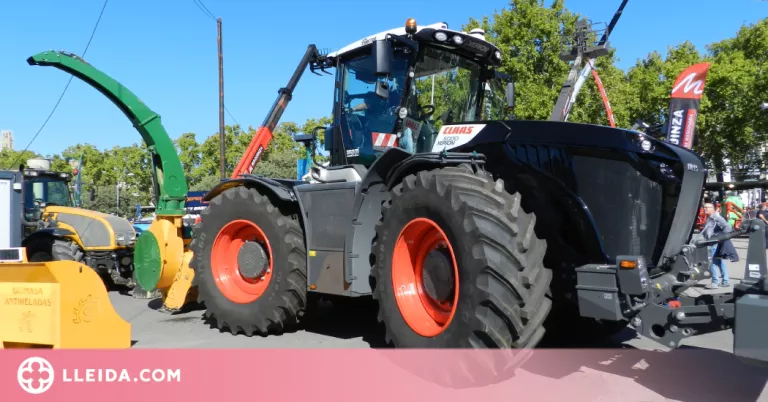 Un dels tractors més grans del mercat a la Fira de Sant Miquel