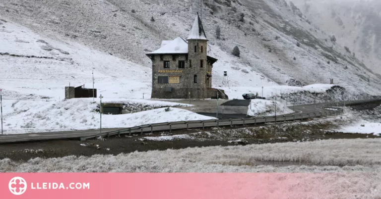 Una desena de carreteres de Catalunya, afectades per la nevada i el fort vent