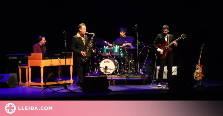 Dani Nel·lo desplega el seu repertori de jazz i blues al Teatre Ateneu de Tàrrega