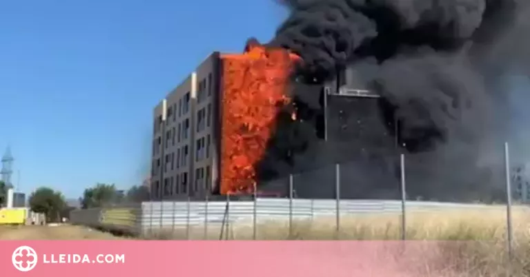 ⏯️ Espectacular incendi en un edifici de Lleida