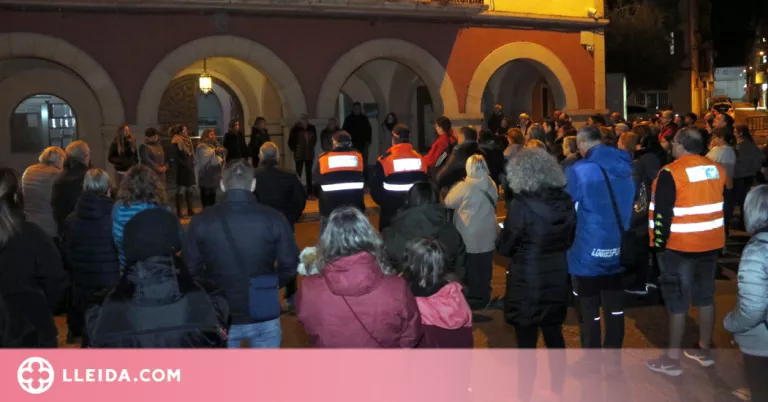 ⏯️ Artesa de Segre és concentra per condemnar l'atac masclista a la veïna a qui el seu home li ha calat foc