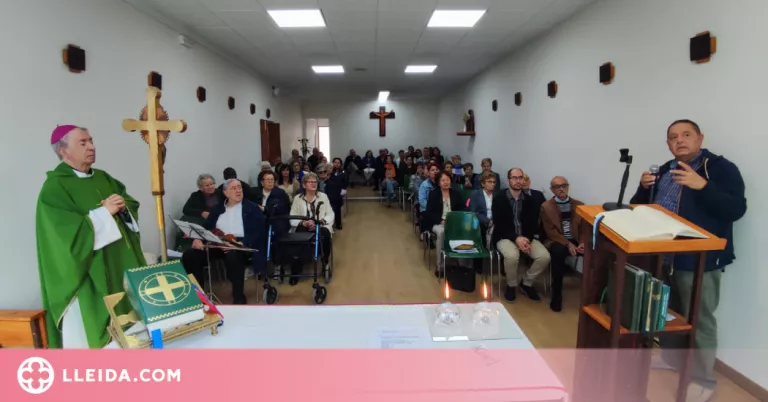 Beneïda la nova capella d'Almenar amb vitralls i mobiliari d'Amadeu Bonet