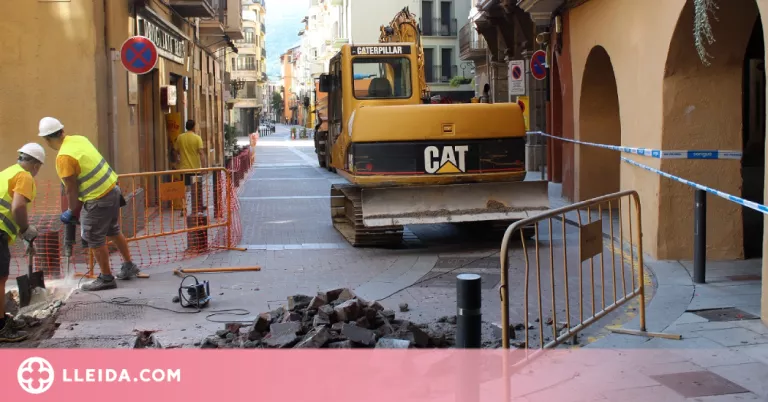 La Seu d'Urgell inicia les obres d'arranjament del paviment del carrer Major
