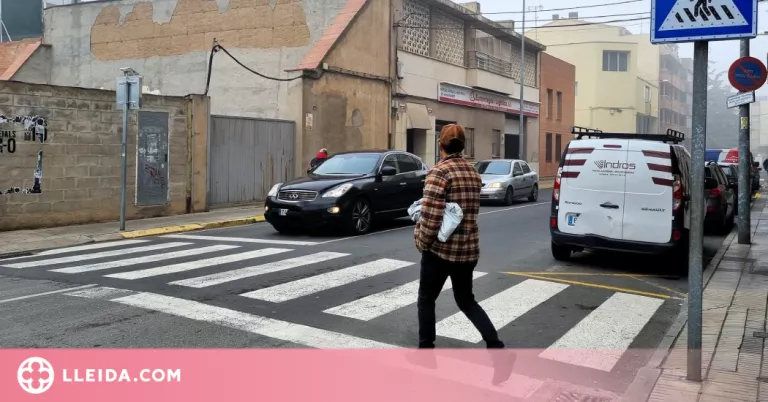 Mollerussa reforça la seguretat d’una dotzena de passos de vianants amb senyalització lluminosa