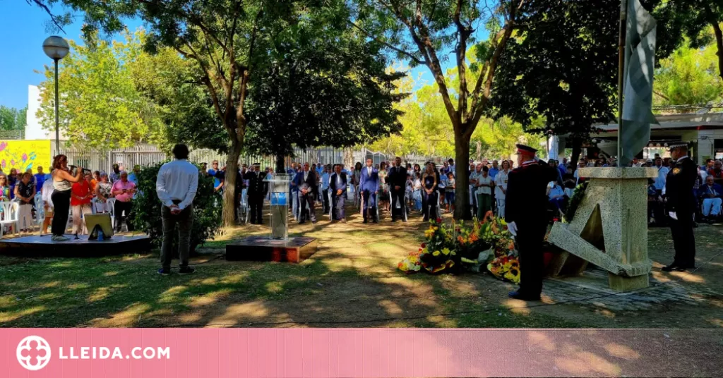 Mollerussa celebra la Diada amb la tradicional ofrena al monument de la Senyera