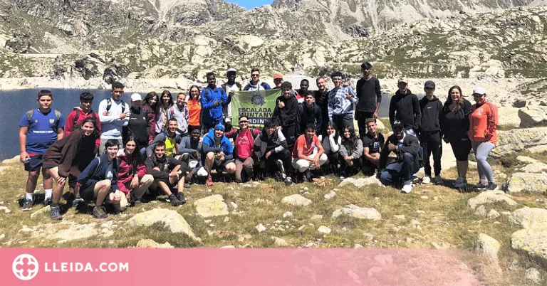 La ruta senderista de LleidaJove a la Vall Fosca aplega 40 joves
