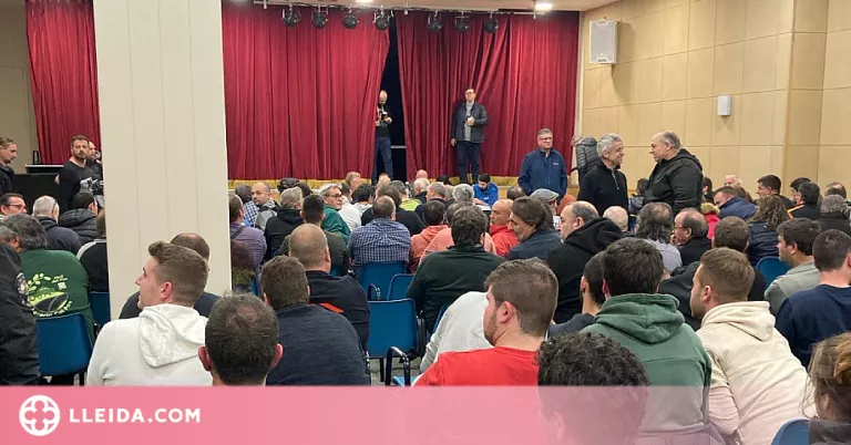 Pagesos i ramaders tallaran l'A-2 a l'alçada de Fondarella dimarts que ve per denunciar la situació del sector