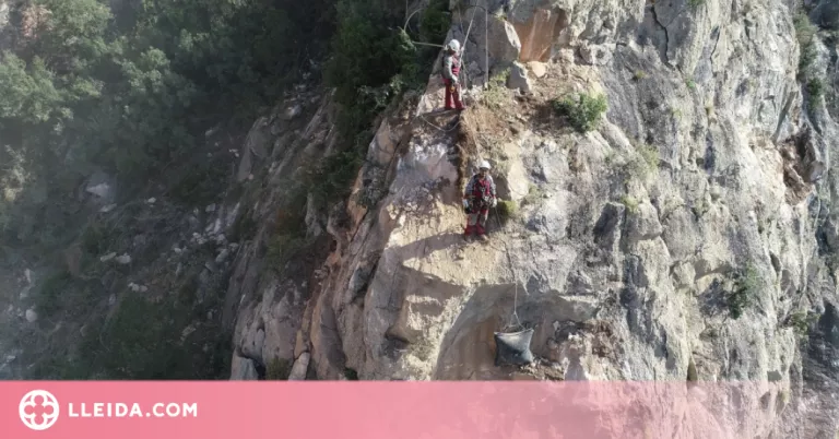 L'actuació de sanejament augmenta la seguretat dels talussos sobre la carretera de Camarasa