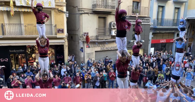 Primera actuació dels Castellers de Lleida a la plaça Paeria en la temporada del XXVII aniversari